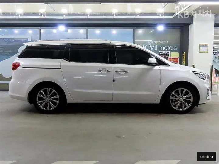 Kia Carnival 5