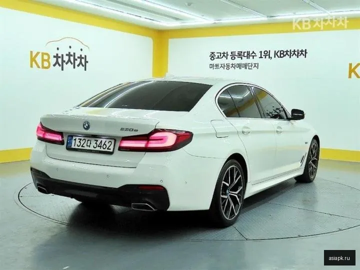 BMW 5-Series 4