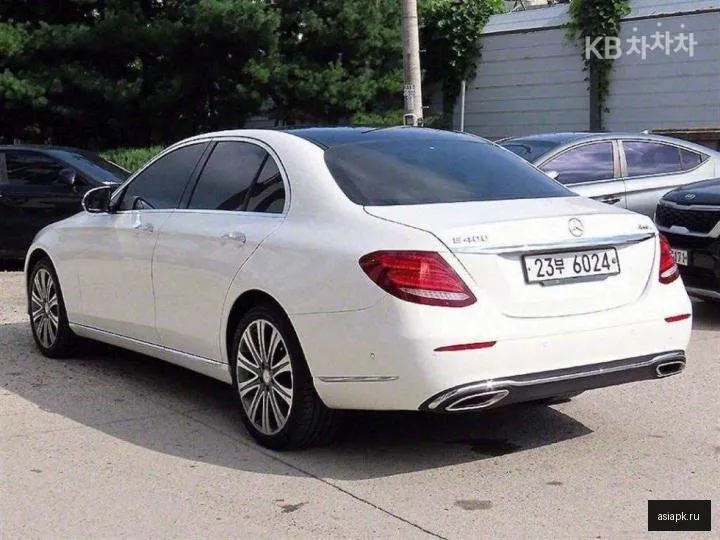 Mercedes-Benz E-Class 3