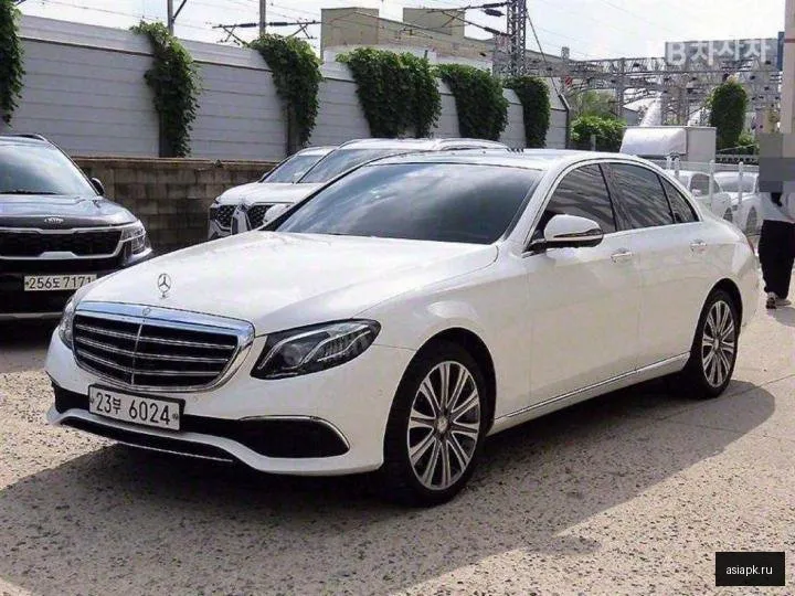 Mercedes-Benz E-Class 2