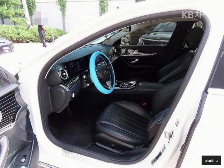 Mercedes-Benz E-Class 5