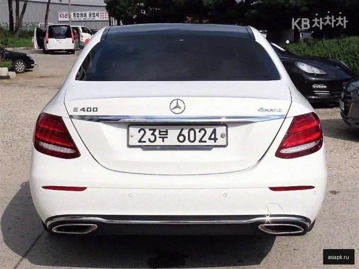 Mercedes-Benz E-Class 4