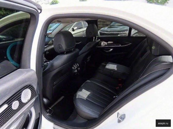 Mercedes-Benz E-Class 6