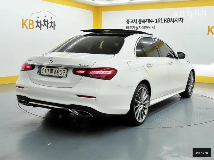 Mercedes-Benz E-Class 4