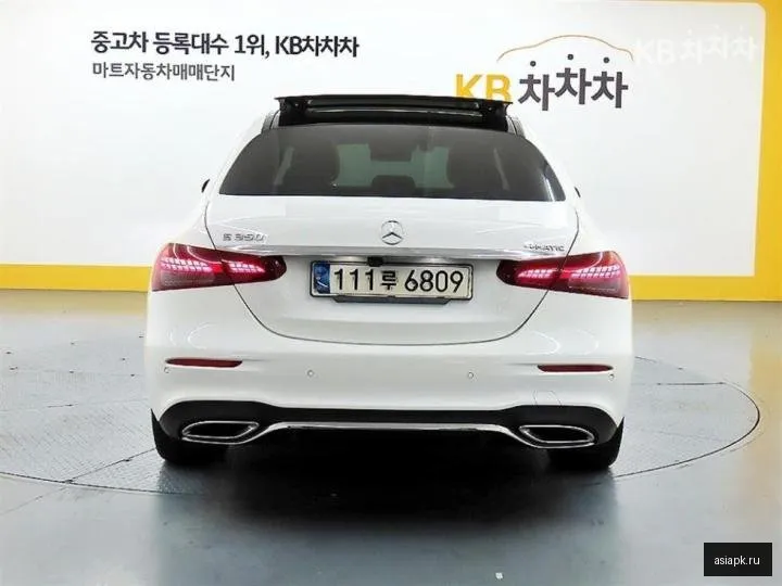 Mercedes-Benz E-Class 3