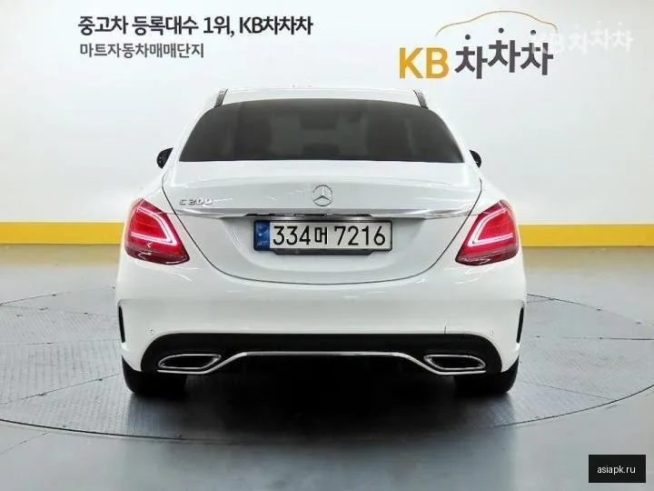 Mercedes-Benz C-Class 3