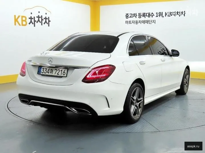 Mercedes-Benz C-Class 4