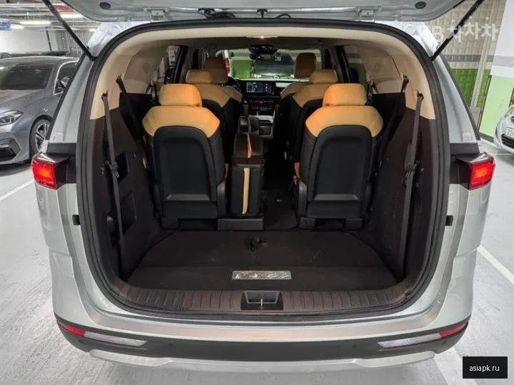 Kia Carnival 5