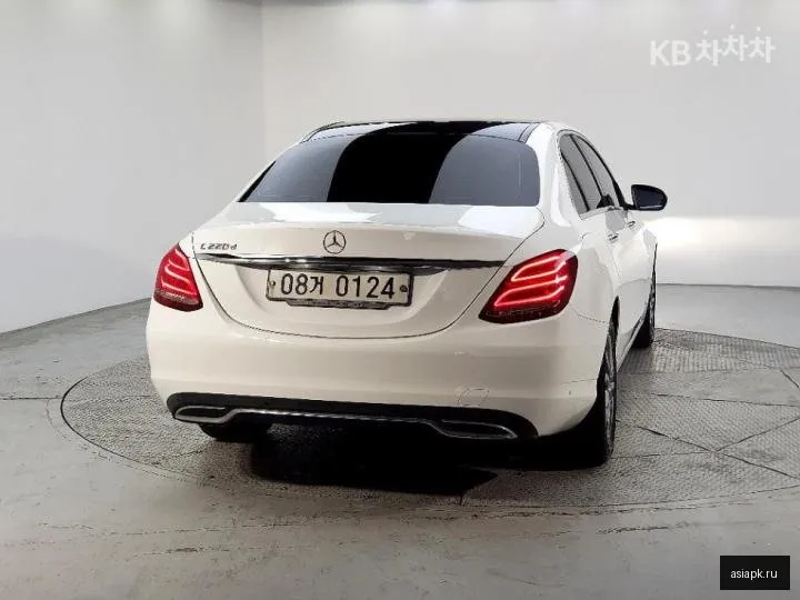 Mercedes-Benz C-Class 3