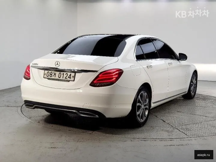Mercedes-Benz C-Class 4
