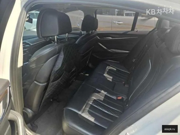 BMW 5-Series 6