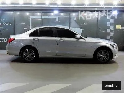 Mercedes-Benz C-Class 3