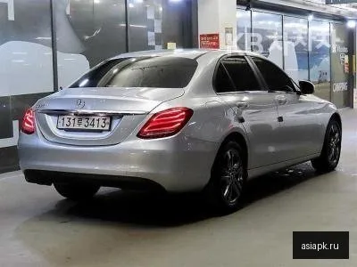 Mercedes-Benz C-Class 4