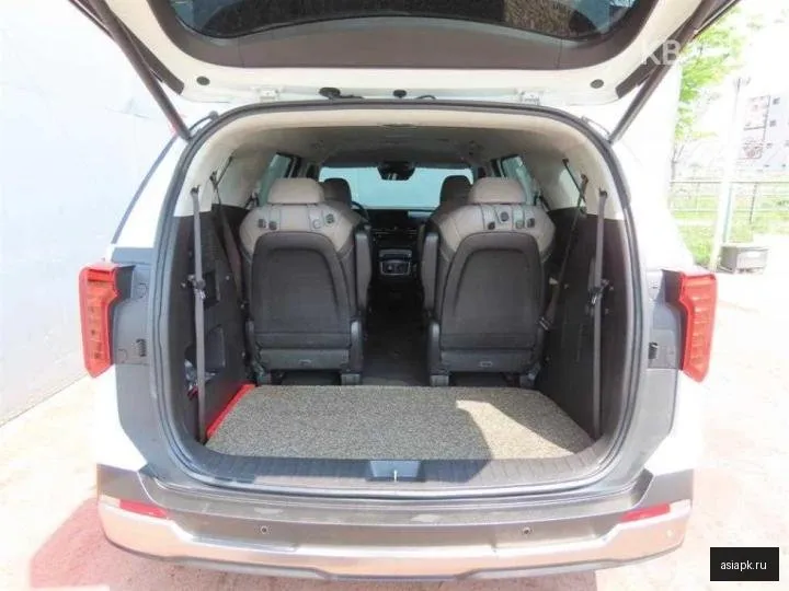 Kia Carnival 5