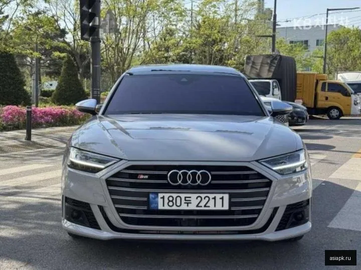 Audi S8 3