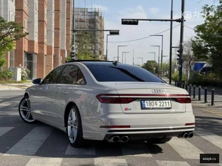 Audi S8 2