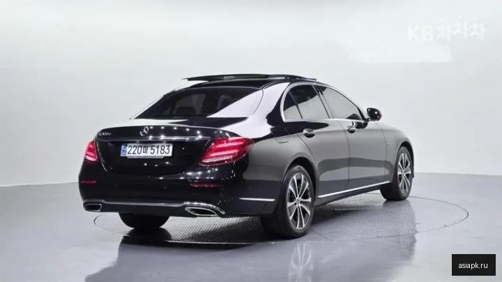 Mercedes-Benz E-Class 2