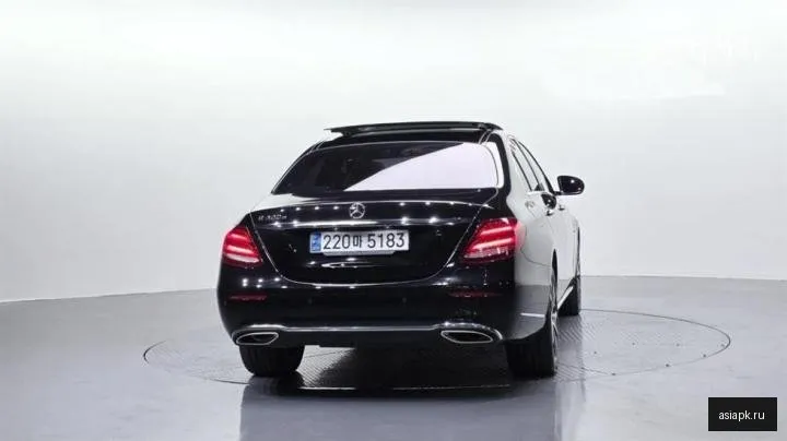 Mercedes-Benz E-Class 4