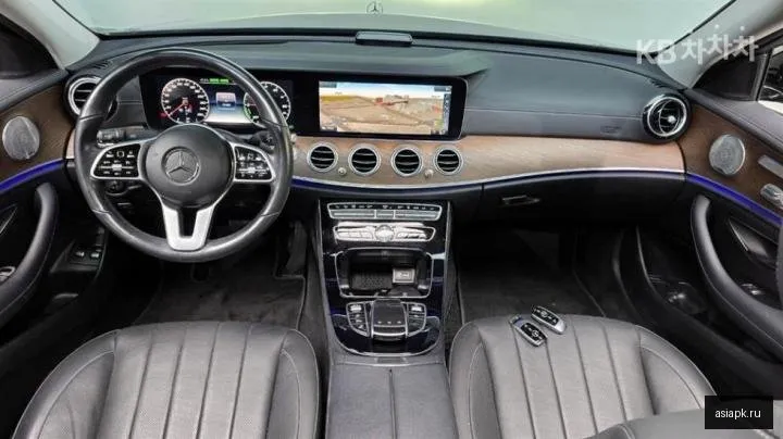 Mercedes-Benz E-Class 5