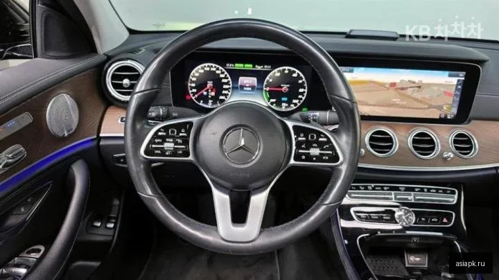 Mercedes-Benz E-Class 6