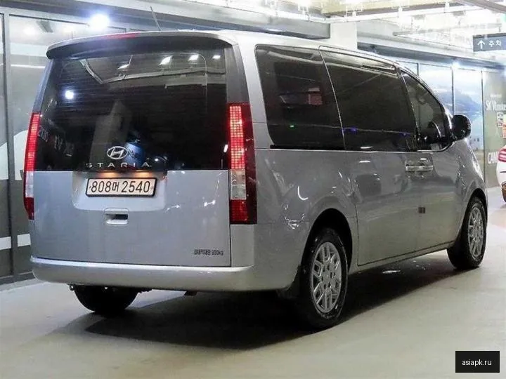 Hyundai Staria 4