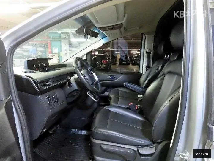 Hyundai Staria 6