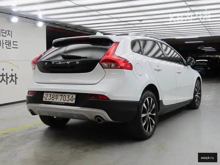 Volvo V40 4