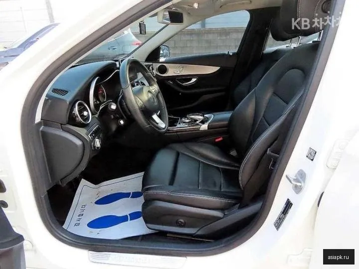 Mercedes-Benz C-Class 5