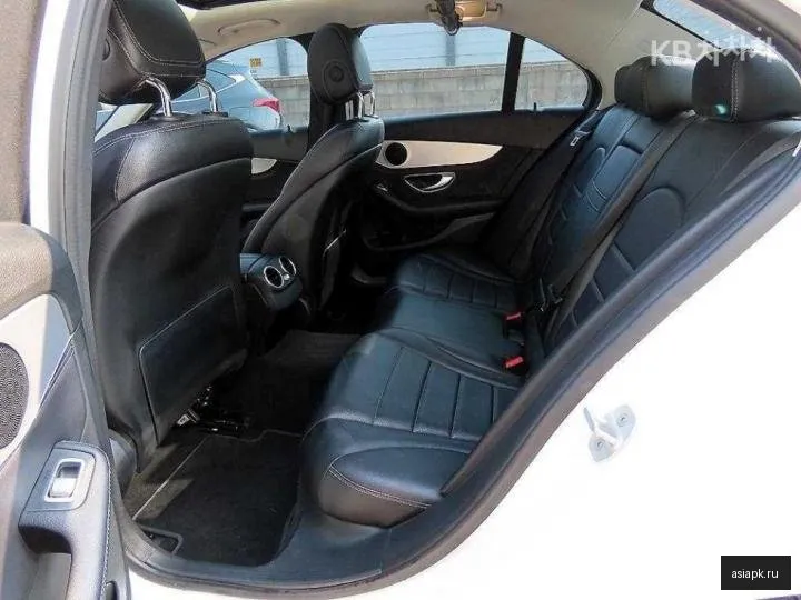 Mercedes-Benz C-Class 6