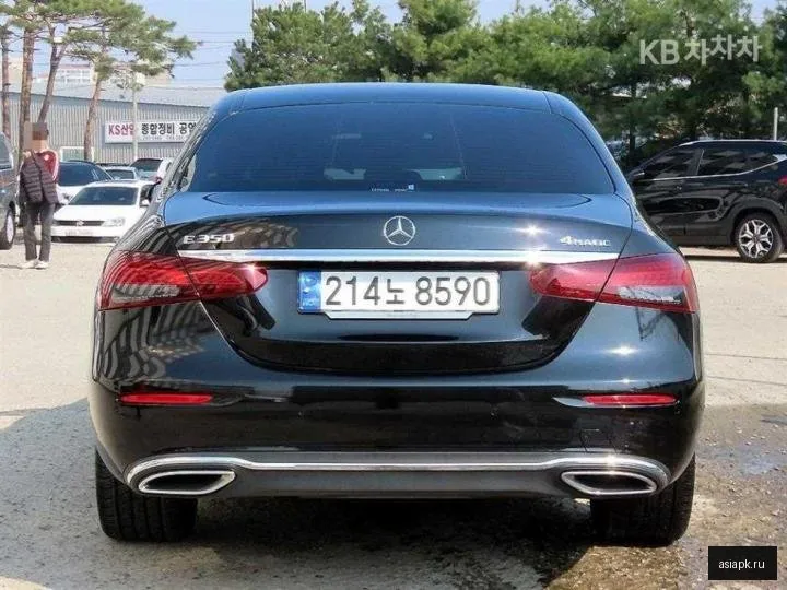 Mercedes-Benz E-Class 4