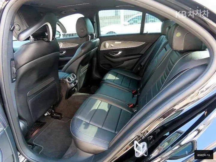 Mercedes-Benz E-Class 6