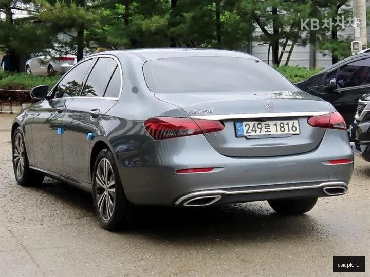 Mercedes-Benz E-Class 3