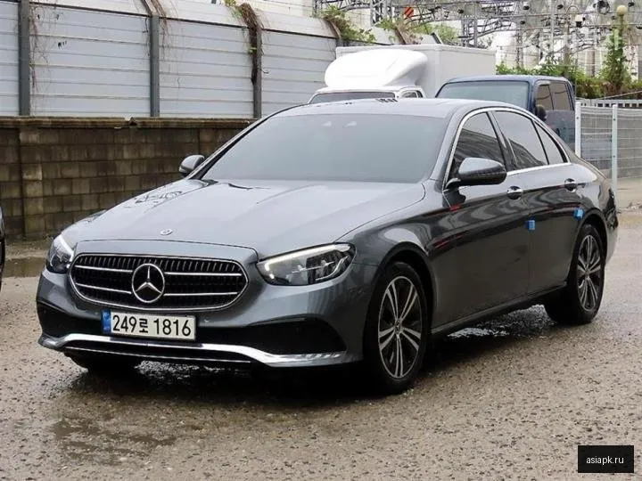 Mercedes-Benz E-Class 2
