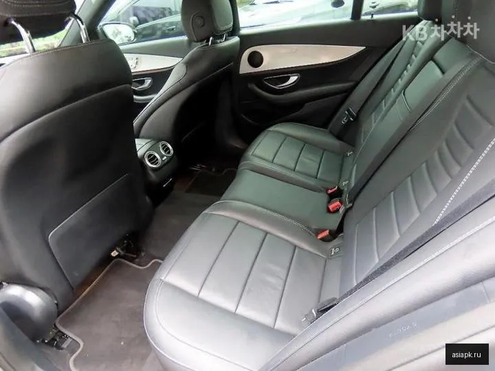 Mercedes-Benz E-Class 6