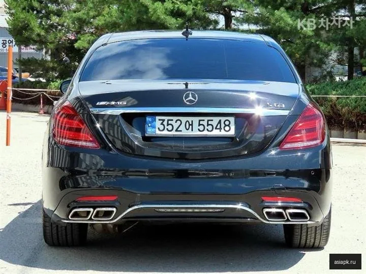 Mercedes-Benz S-Class 4