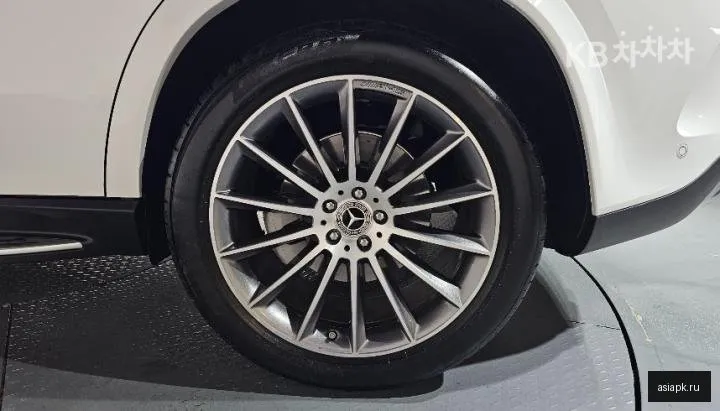 Mercedes-Benz GLE-Class 6