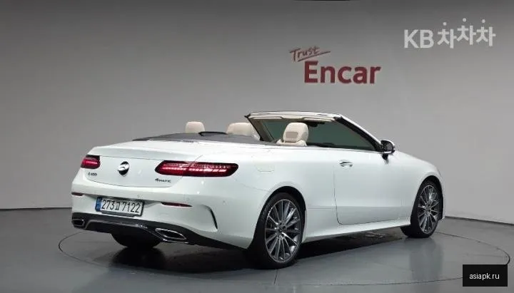 Mercedes-Benz E-Class 2