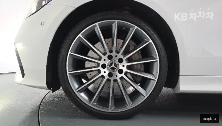 Mercedes-Benz E-Class 5