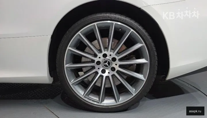 Mercedes-Benz E-Class 6