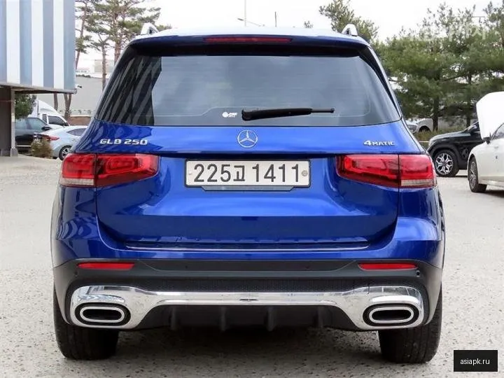 Mercedes-Benz GLB-Class 4