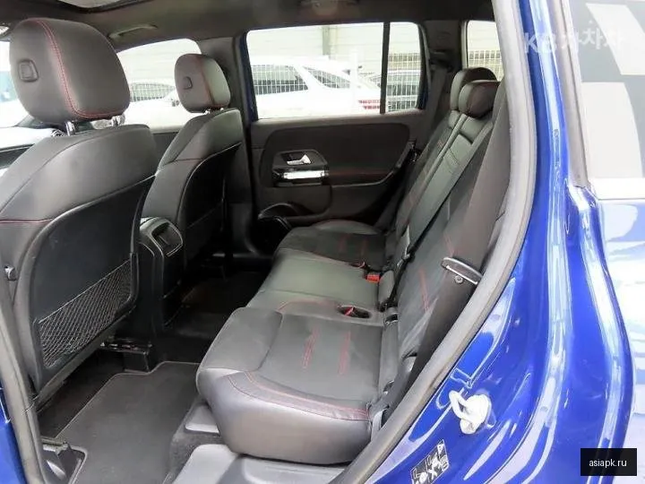 Mercedes-Benz GLB-Class 6