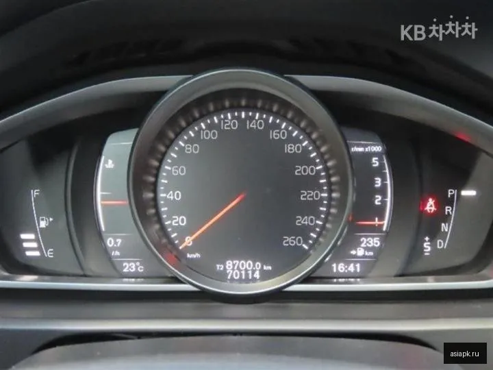 Volvo V40 5
