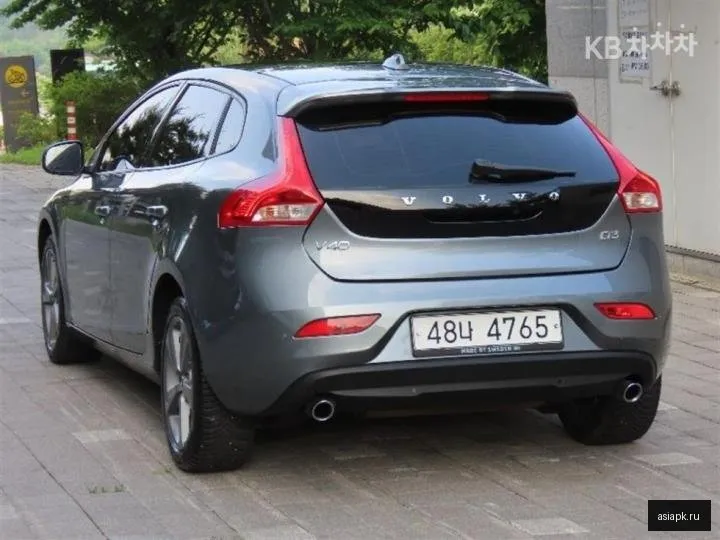 Volvo V40 4