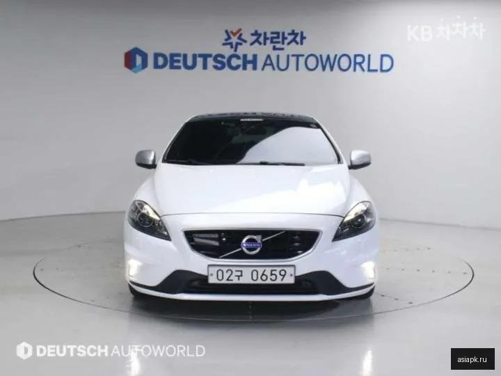 Volvo V40 3