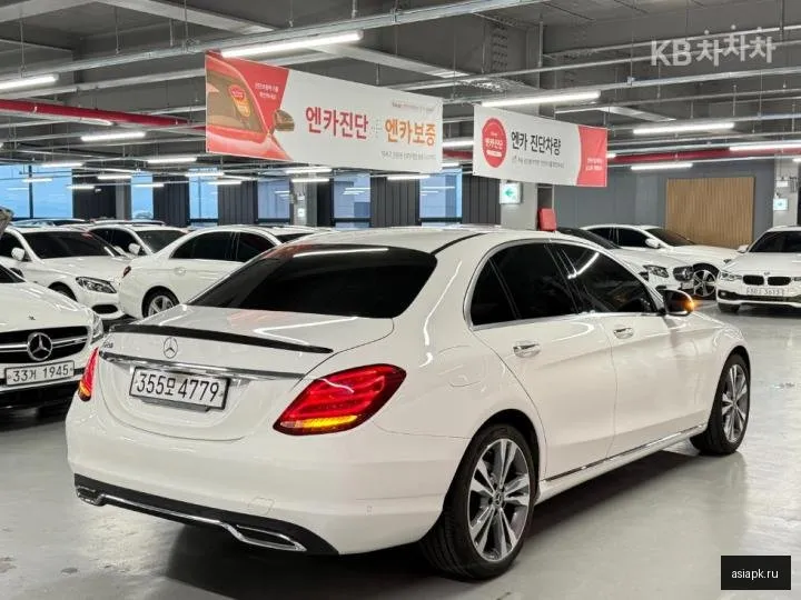 Mercedes-Benz C-Class 4