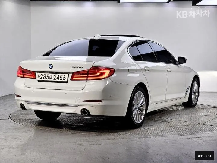 BMW 5-Series 4