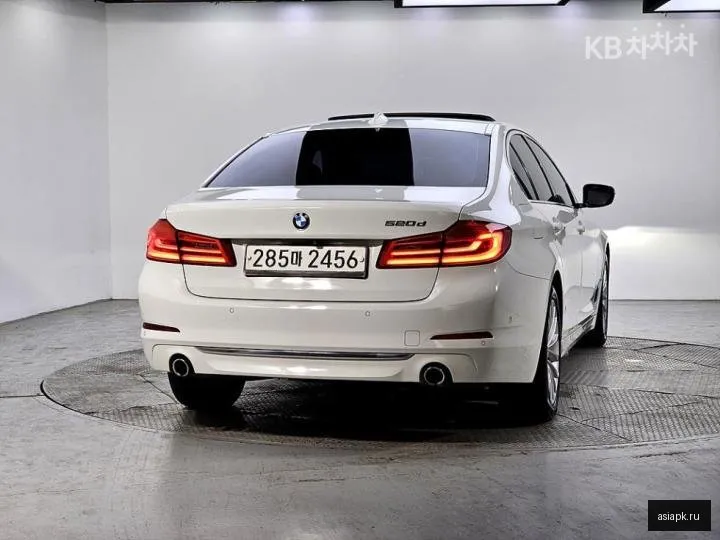 BMW 5-Series 3