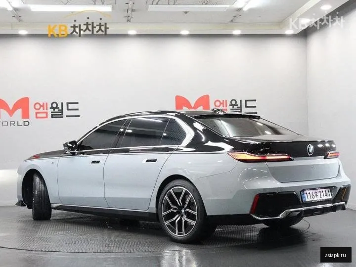 BMW 7-Series 3