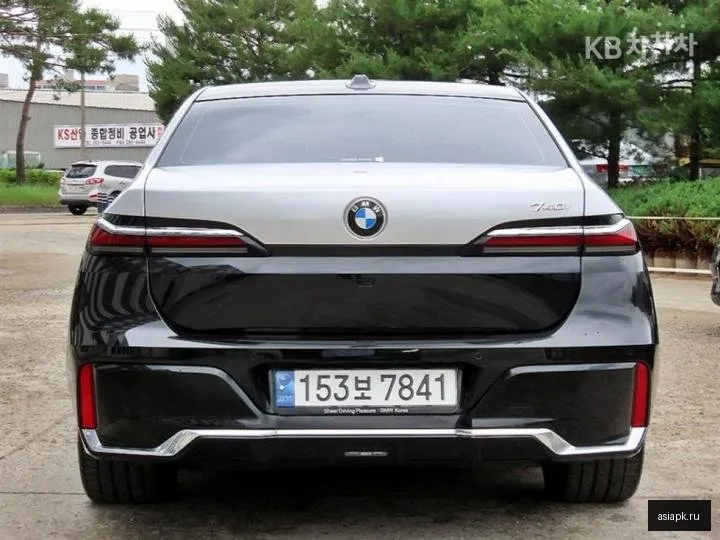 BMW 7-Series 4