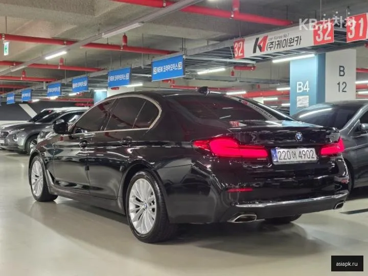 BMW 5-Series 4